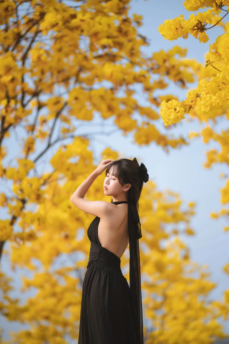萌芽儿o0《秋有银杏 春有黄风铃》写真图集 23P｜在线预览与图包下载