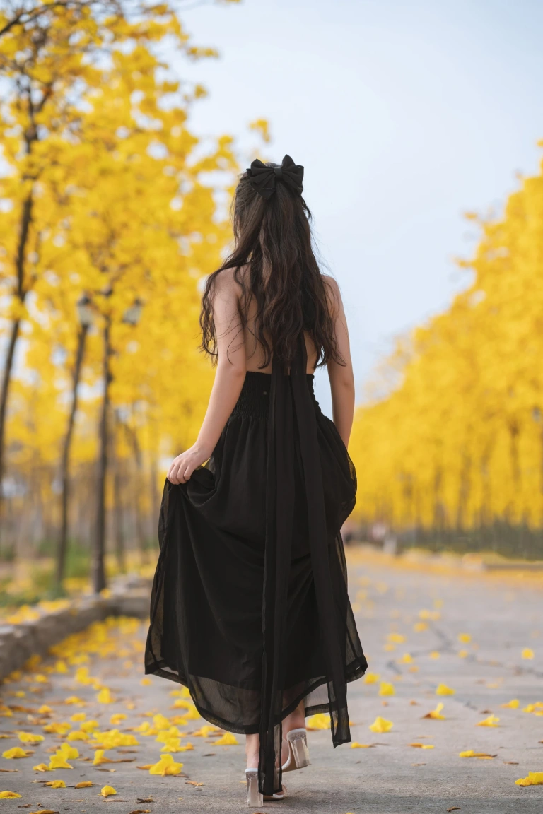 萌芽儿o0《秋有银杏 春有黄风铃》写真图集 23P｜在线预览与图包下载