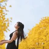 萌芽儿o0《秋有银杏 春有黄风铃》写真图集 23P｜在线预览与图包下载