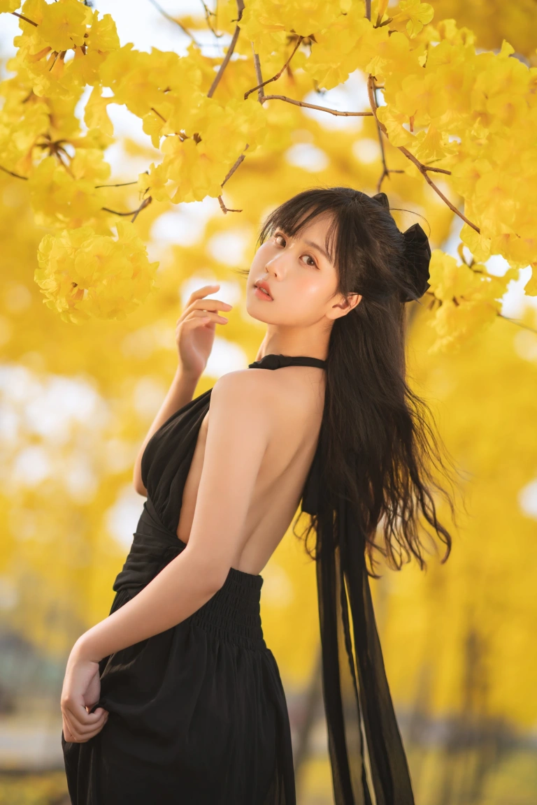 萌芽儿o0《秋有银杏 春有黄风铃》写真图集 23P｜在线预览与图包下载