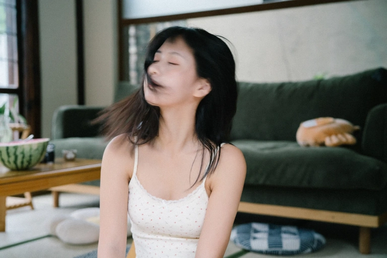 萌芽儿o0《夏天的尾巴》写真图集 45P｜在线预览与图包下载