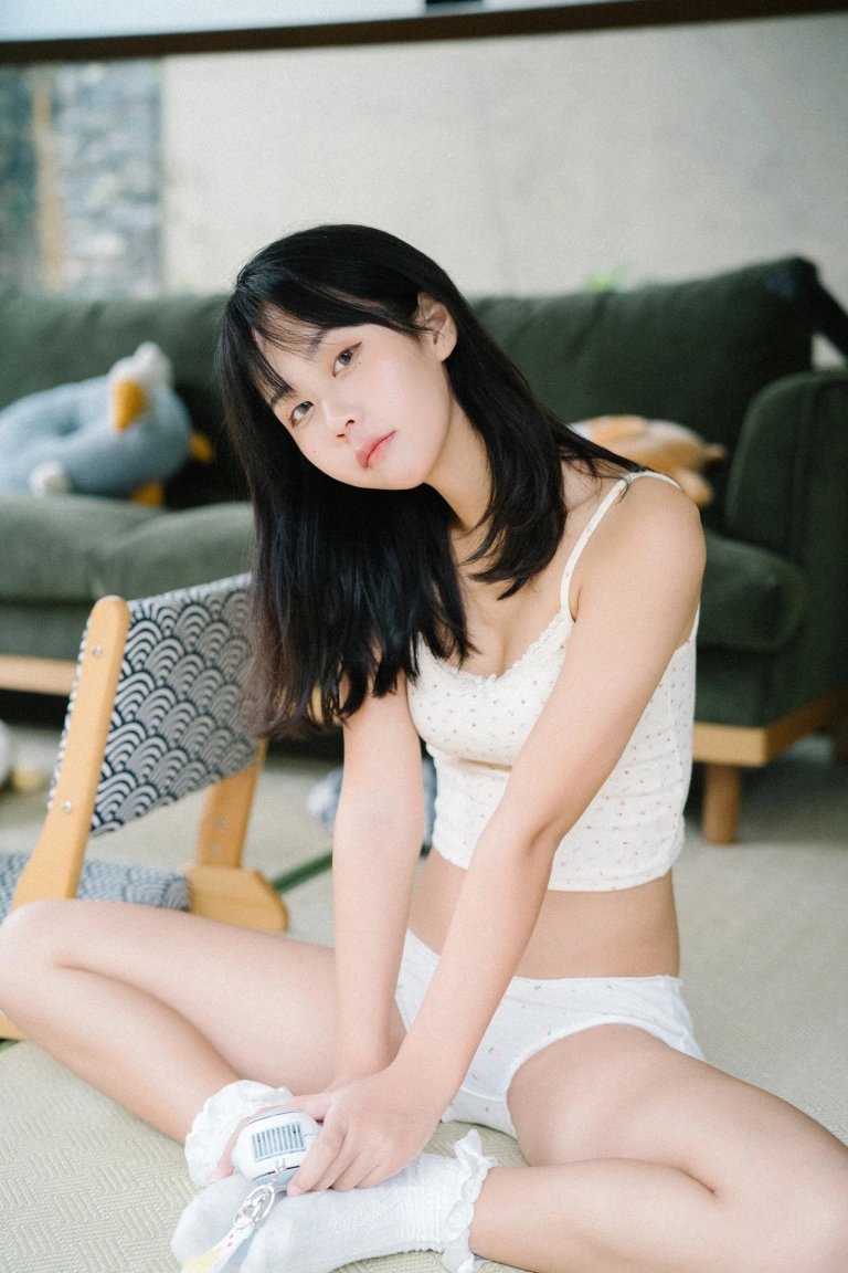 萌芽儿o0《夏天的尾巴》写真图集 45P｜在线预览与图包下载