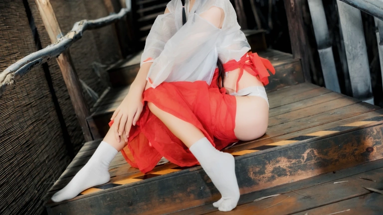 萌芽儿o0《透明巫女》写真图集 14P｜在线预览与图包下载