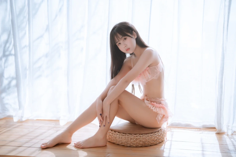 萌芽儿o0《粉内衣》写真图集 45P｜在线预览与图包下载