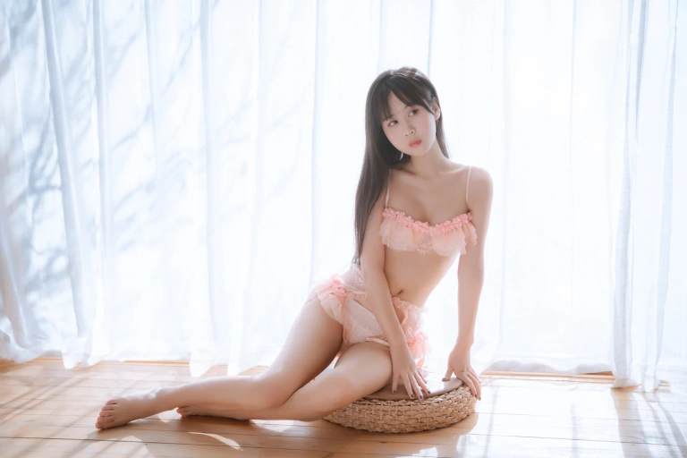 萌芽儿o0《粉内衣》写真图集 45P｜在线预览与图包下载