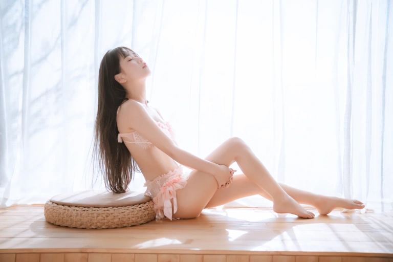 萌芽儿o0《粉内衣》写真图集 45P｜在线预览与图包下载