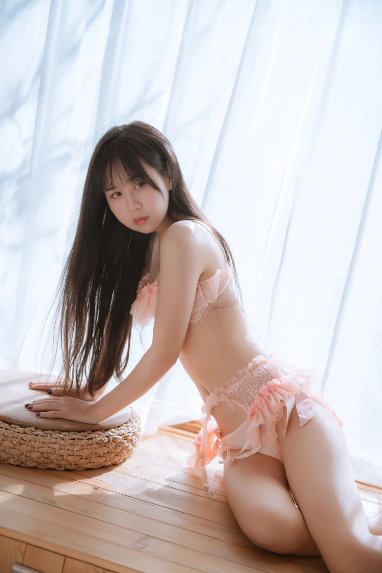 萌芽儿o0《粉内衣》写真图集 45P｜在线预览与图包下载