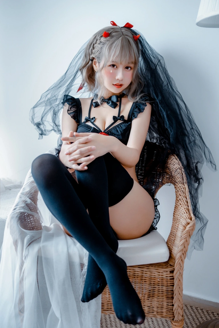 萌芽儿o0《黑婚纱 玫瑰内衣》写真图集 24P｜在线预览与图包下载