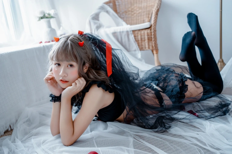 萌芽儿o0《黑婚纱 玫瑰内衣》写真图集 24P｜在线预览与图包下载