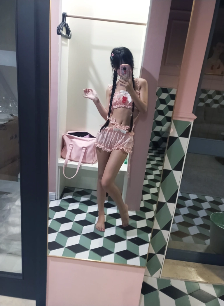 萌芽儿o0《南瓜睡衣》写真图集 26P｜在线预览与图包下载