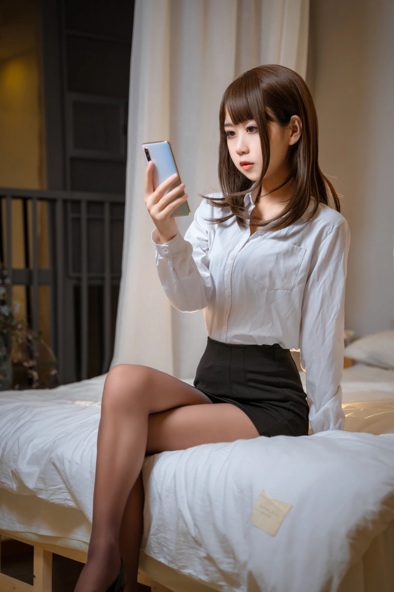 萌芽儿o0《开裆丝袜OL》写真图集 26P｜在线预览与图包下载