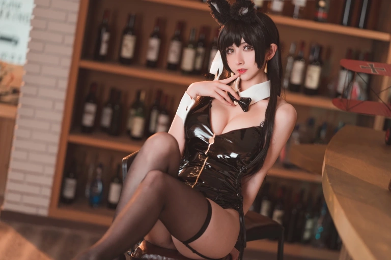 rioko凉凉子《爱宕兔女郎》写真图集 46P+5V｜在线预览与图包下载