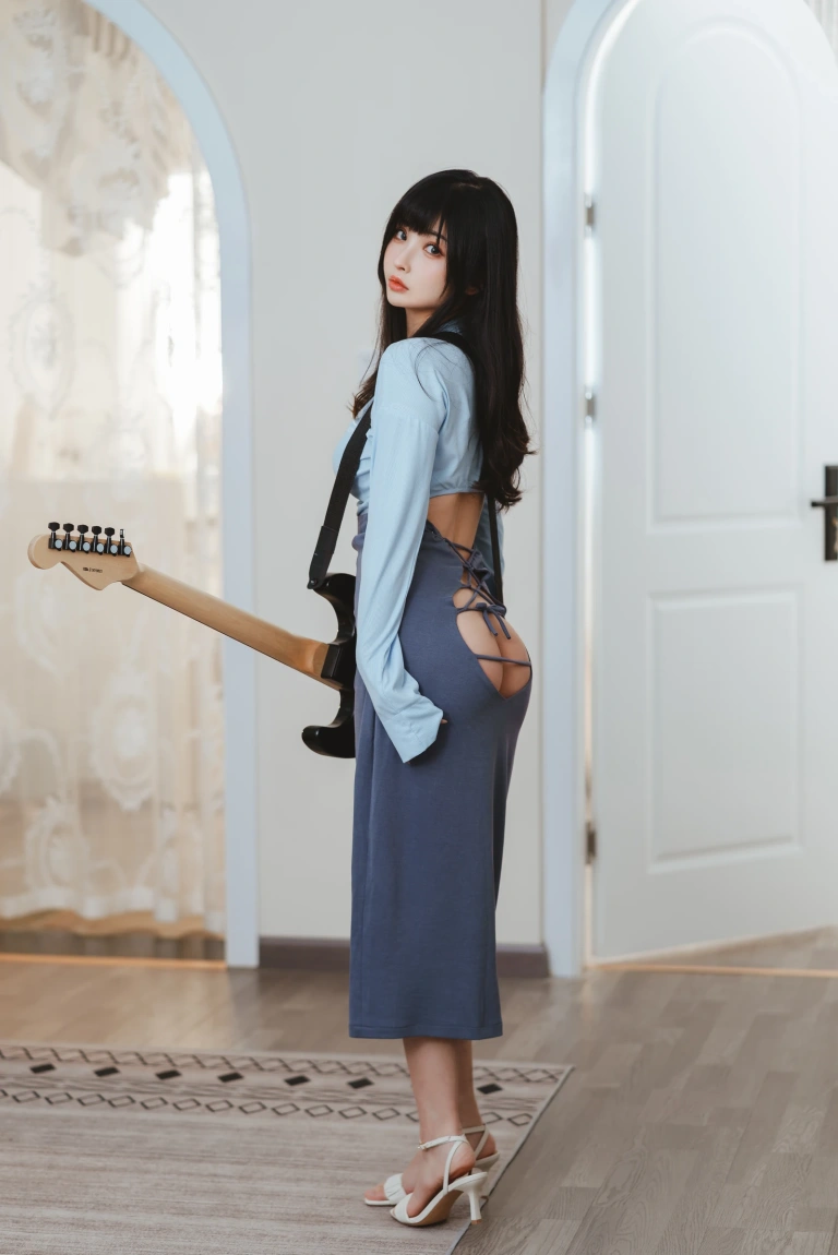 rioko凉凉子《吉他妹妹系带裙》写真图集 45P+1V｜在线预览与图包下载