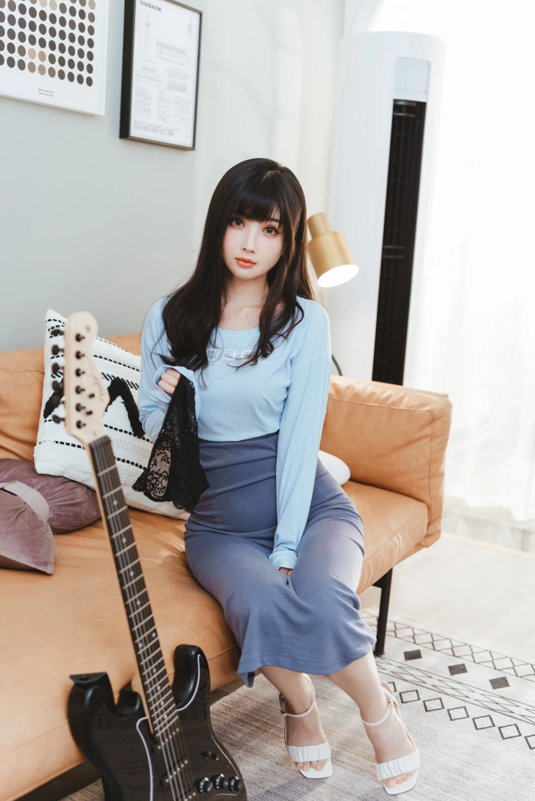 rioko凉凉子《吉他妹妹系带裙》写真图集 45P+1V｜在线预览与图包下载