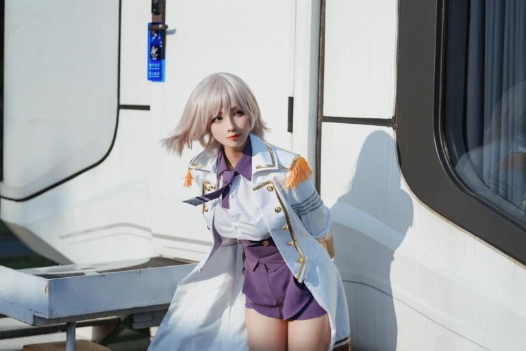 rioko凉凉子《电光机王 貉》写真图集 51P+8V｜在线预览与图包下载