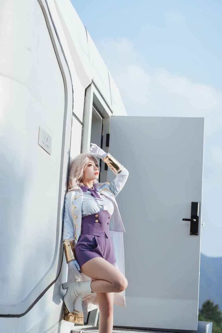 rioko凉凉子《电光机王 貉》写真图集 51P+8V｜在线预览与图包下载