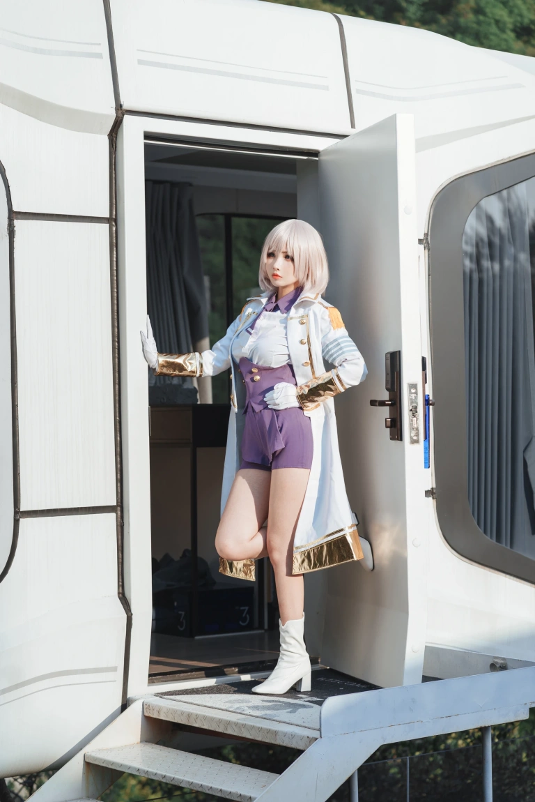 rioko凉凉子《电光机王 貉》写真图集 51P+8V｜在线预览与图包下载
