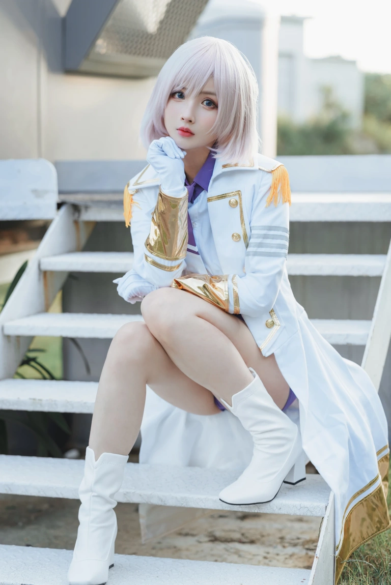 rioko凉凉子《电光机王 貉》写真图集 51P+8V｜在线预览与图包下载