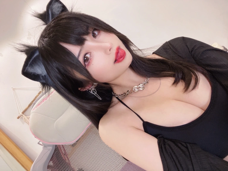 rioko凉凉子《辣妹猫猫》写真图集 20P｜在线预览与图包下载