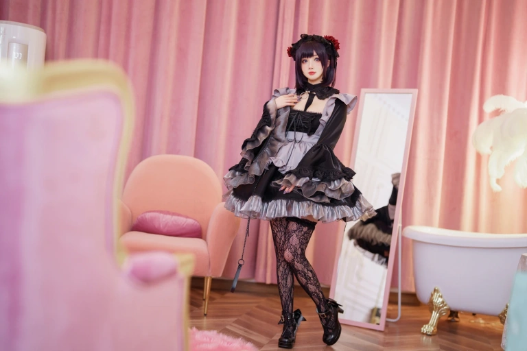 rioko凉凉子《更衣人偶坠入爱河 喜多川海梦cos+黑江雫女仆装（漫展+game）》写真图集 108P+6V｜在线预览与图包下载