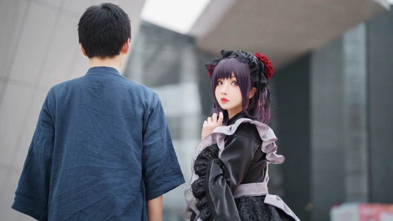 rioko凉凉子《更衣人偶坠入爱河 喜多川海梦cos+黑江雫女仆装（漫展+game）》写真图集 108P+6V｜在线预览与图包下载