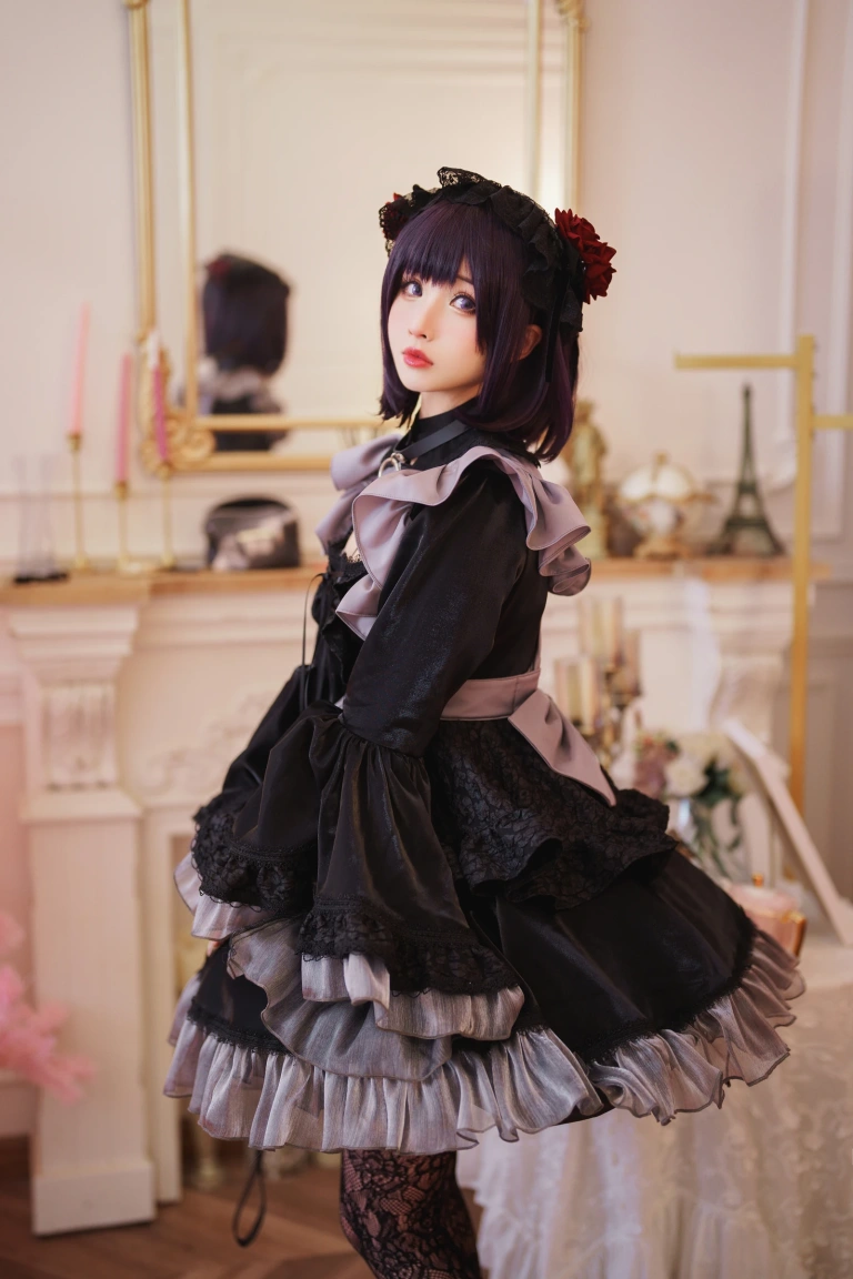 rioko凉凉子《更衣人偶坠入爱河 喜多川海梦cos+黑江雫女仆装（漫展+game）》写真图集 108P+6V｜在线预览与图包下载