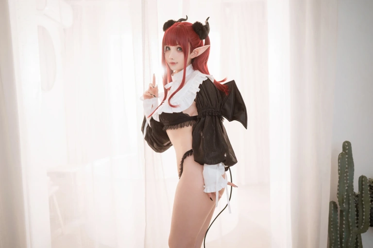 rioko凉凉子《更衣人偶坠入爱河 喜多川海梦 梦魔利兹》写真图集 48P｜在线预览与图包下载