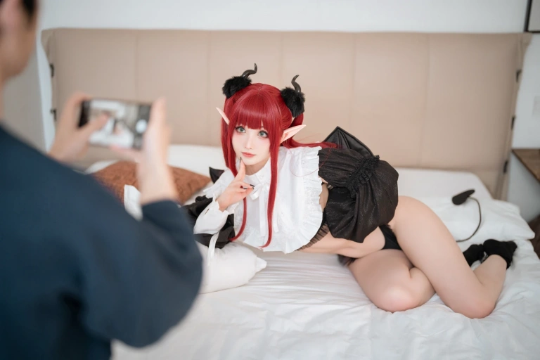 rioko凉凉子《更衣人偶坠入爱河 喜多川海梦 梦魔利兹》写真图集 48P｜在线预览与图包下载