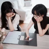 rioko凉凉子《黑丝OL制服双人（&面饼仙儿）》写真图集 102P+11V｜在线预览与图包下载