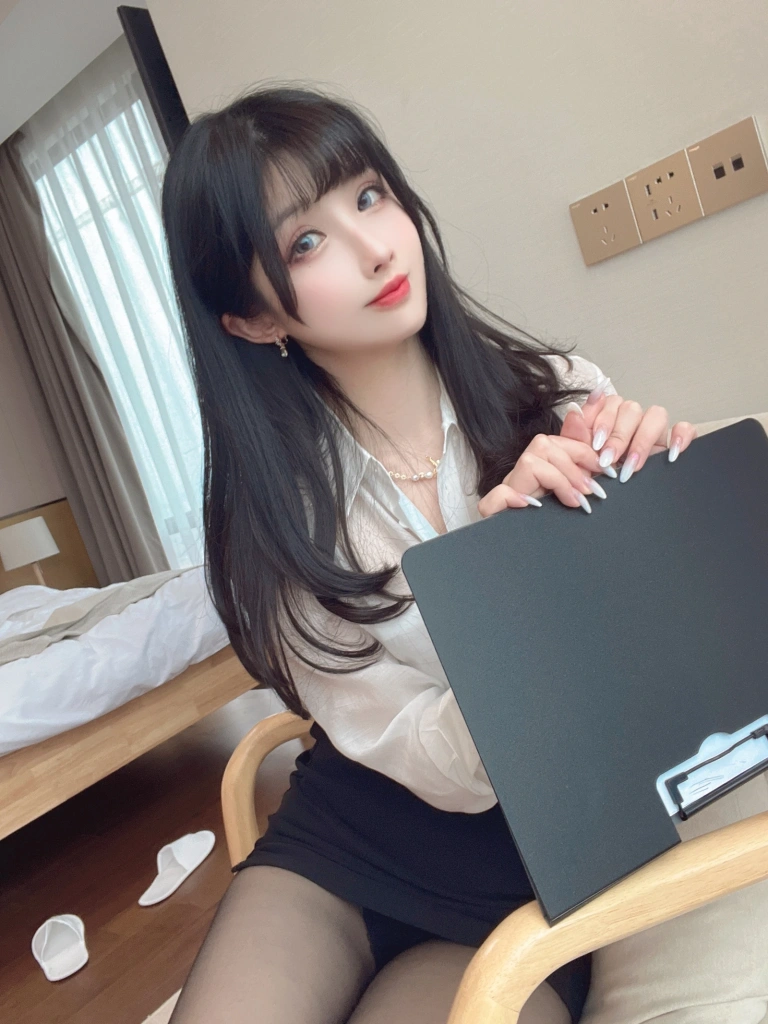 rioko凉凉子《黑丝OL制服双人（&面饼仙儿）》写真图集 102P+11V｜在线预览与图包下载