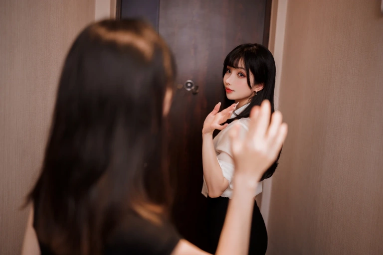 rioko凉凉子《黑丝OL制服双人（&面饼仙儿）》写真图集 102P+11V｜在线预览与图包下载