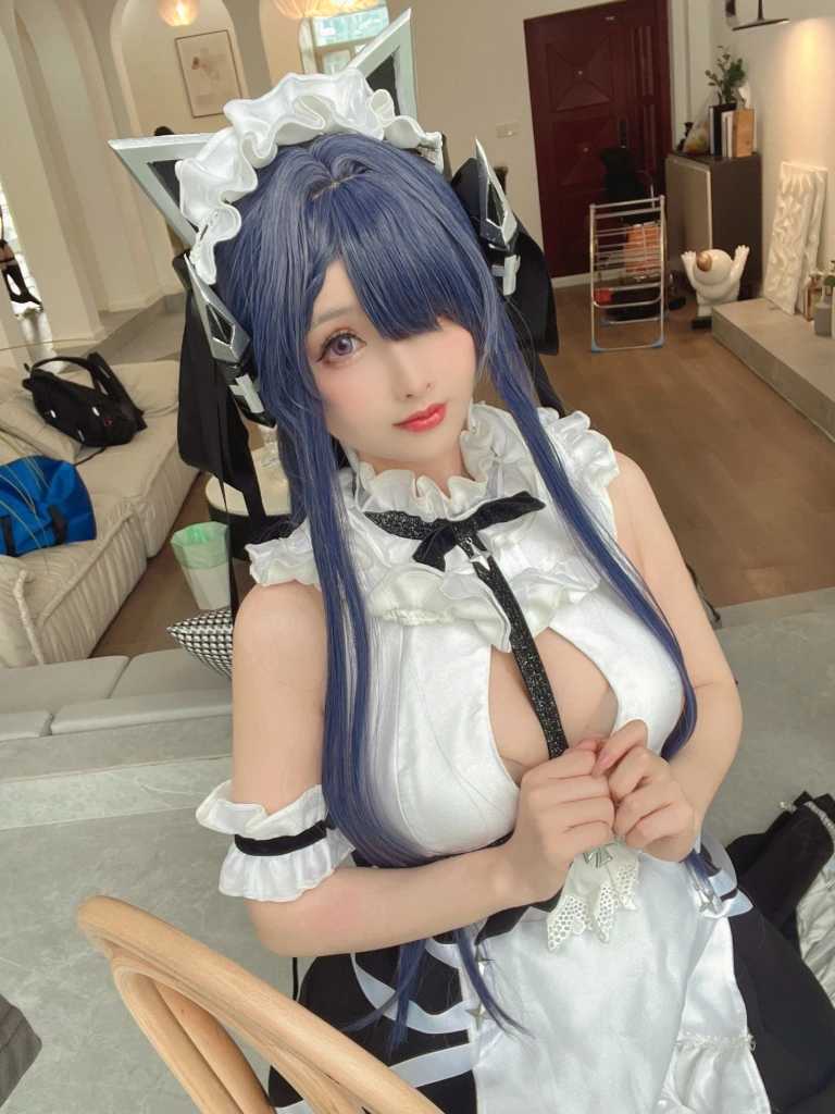 rioko凉凉子《奥古斯特 女仆装》写真图集 40P+2V｜在线预览与图包下载