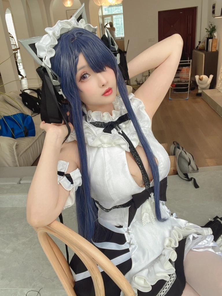 rioko凉凉子《奥古斯特 女仆装》写真图集 40P+2V｜在线预览与图包下载