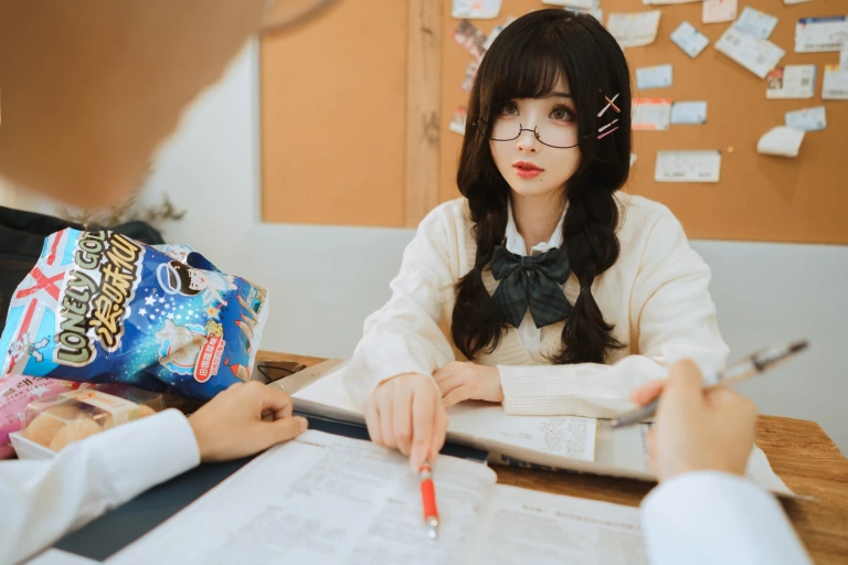 rioko凉凉子《关于我的青梅竹马是痴女这件事》写真图集 94P+5V｜在线预览与图包下载