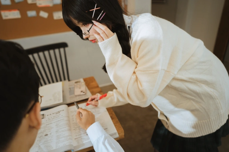 rioko凉凉子《关于我的青梅竹马是痴女这件事》写真图集 94P+5V｜在线预览与图包下载
