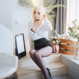 rioko凉凉子《办公室的意外（怨仇制服套装）》写真图集 35P｜在线预览与图包下载