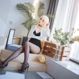 rioko凉凉子《办公室的意外（怨仇制服套装）》写真图集 35P｜在线预览与图包下载