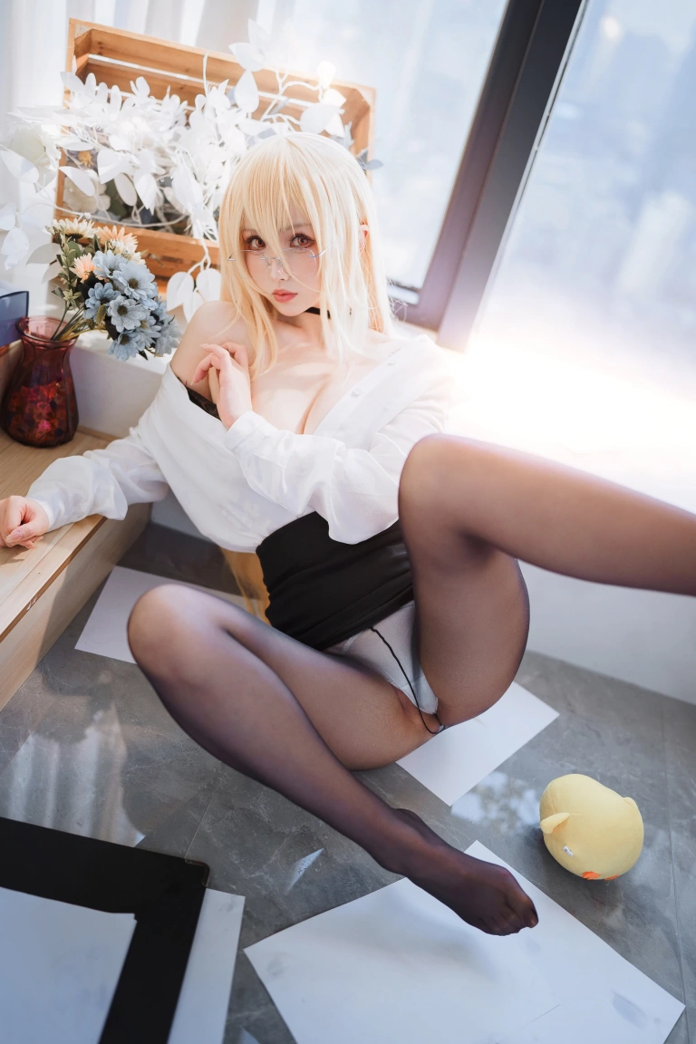 rioko凉凉子《办公室的意外（怨仇制服套装）》写真图集 35P｜在线预览与图包下载