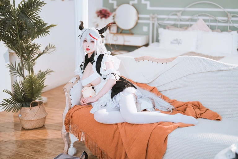 rioko凉凉子《妄想航线 港区的龙女仆》写真图集 30P｜在线预览与图包下载
