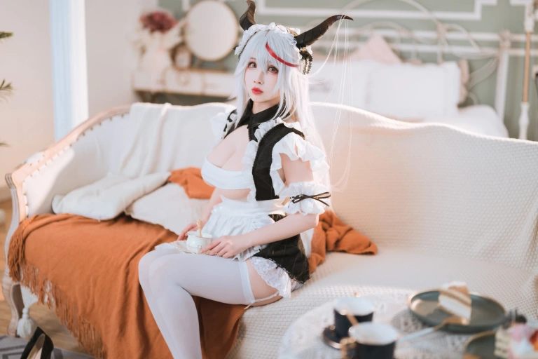 rioko凉凉子《妄想航线 港区的龙女仆》写真图集 30P｜在线预览与图包下载