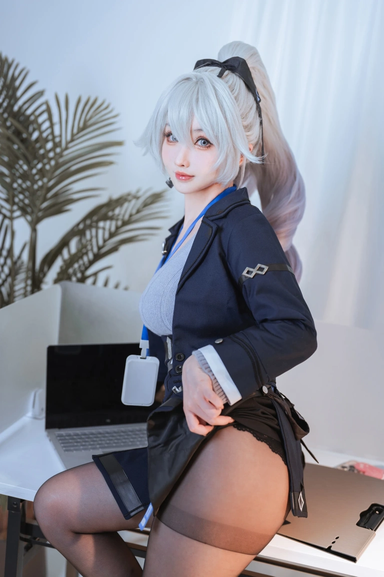 rioko凉凉子《布洛妮娅OL 大鸭鸭》写真图集 50P+12V｜在线预览与图包下载