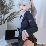 rioko凉凉子《布洛妮娅OL 大鸭鸭》写真图集 50P+12V｜在线预览与图包下载