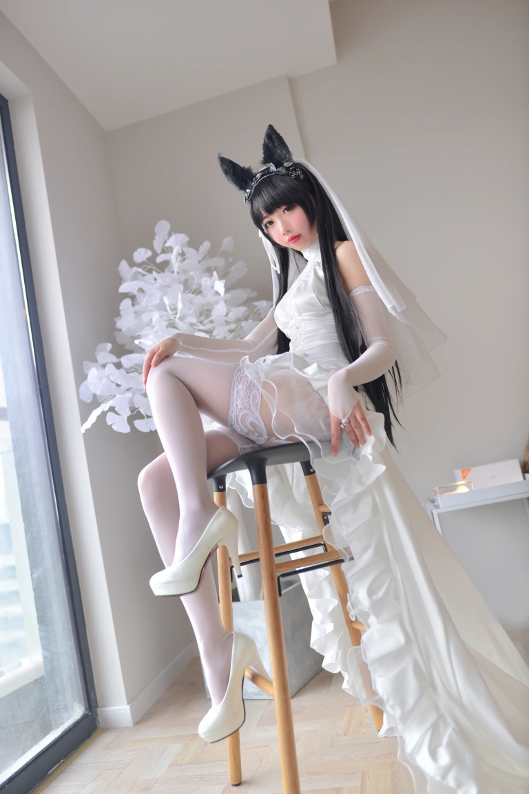 雪琪SAMA《爱宕婚纱》写真图集 38P｜在线预览与图包下载