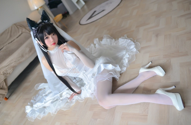 雪琪SAMA《爱宕婚纱》写真图集 38P｜在线预览与图包下载