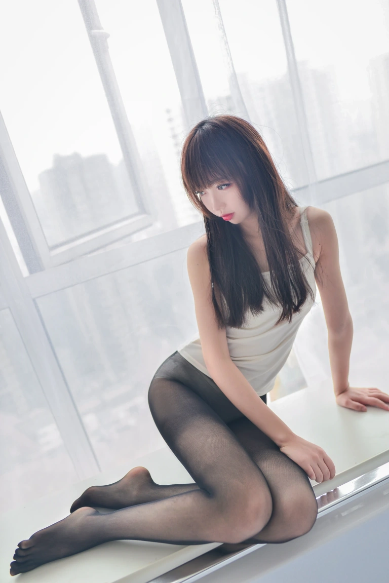 雪琪SAMA《白色纯棉吊带》写真图集 30P｜在线预览与图包下载