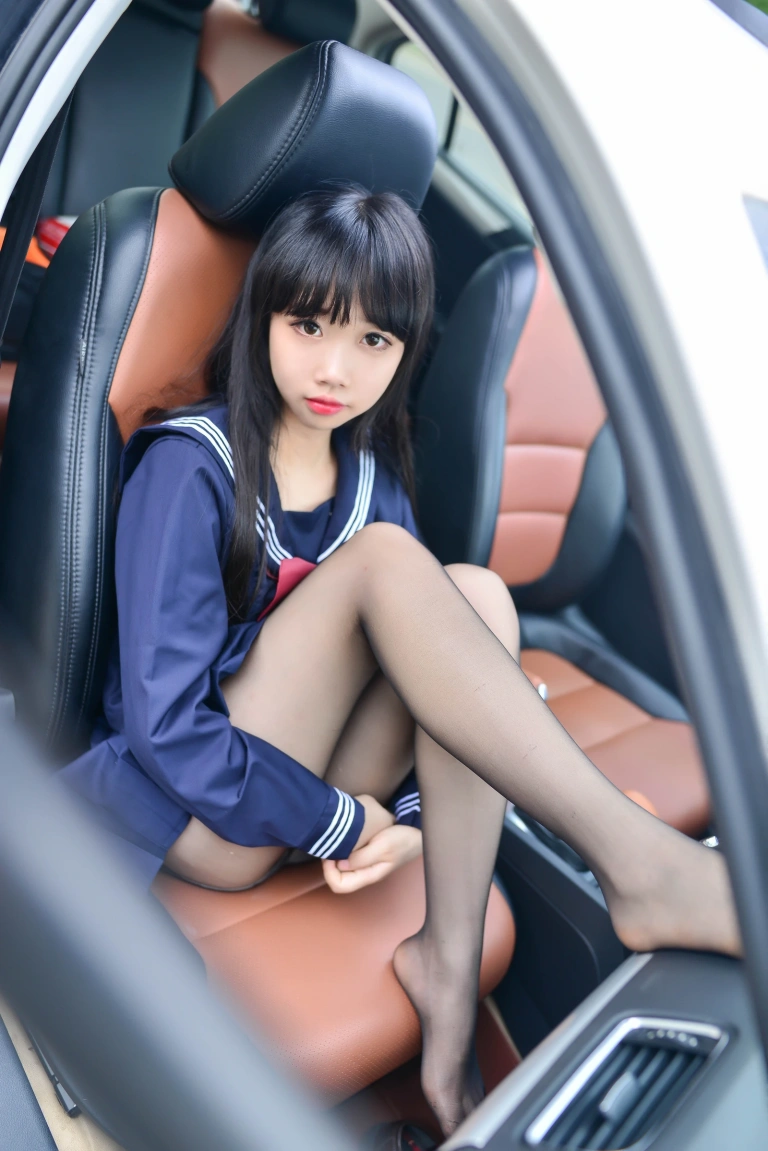 雪琪SAMA《车内JK》写真图集 20P｜在线预览与图包下载