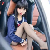 雪琪SAMA《车内JK》写真图集 20P｜在线预览与图包下载