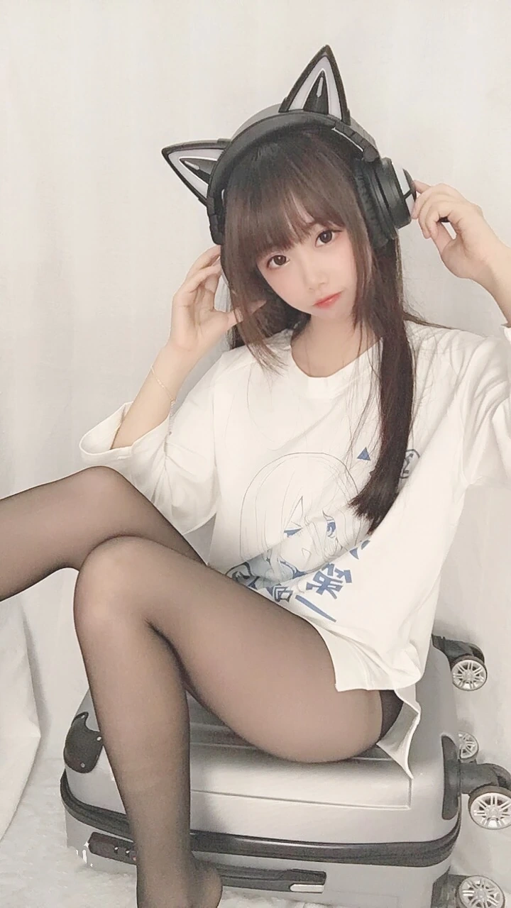 雪琪SAMA《干物妹自拍图包（赠送浴巾自拍）》写真图集 37P+5V｜在线预览与图包下载