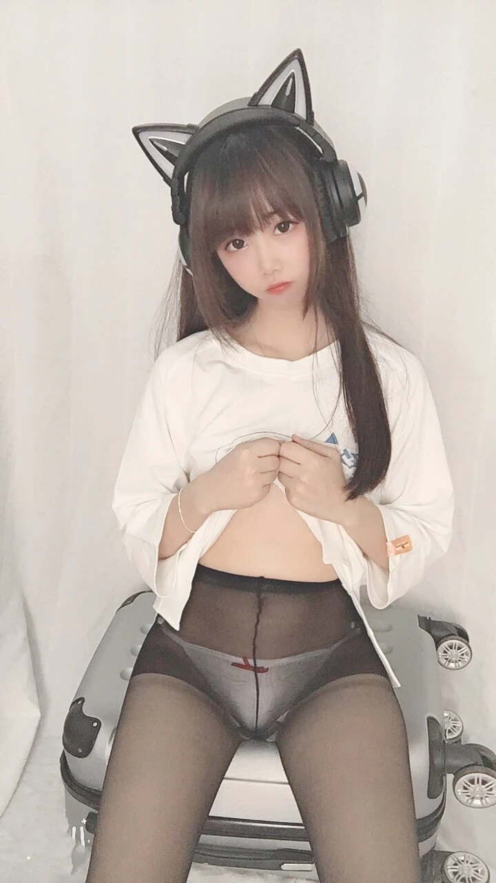 雪琪SAMA《干物妹自拍图包（赠送浴巾自拍）》写真图集 37P+5V｜在线预览与图包下载
