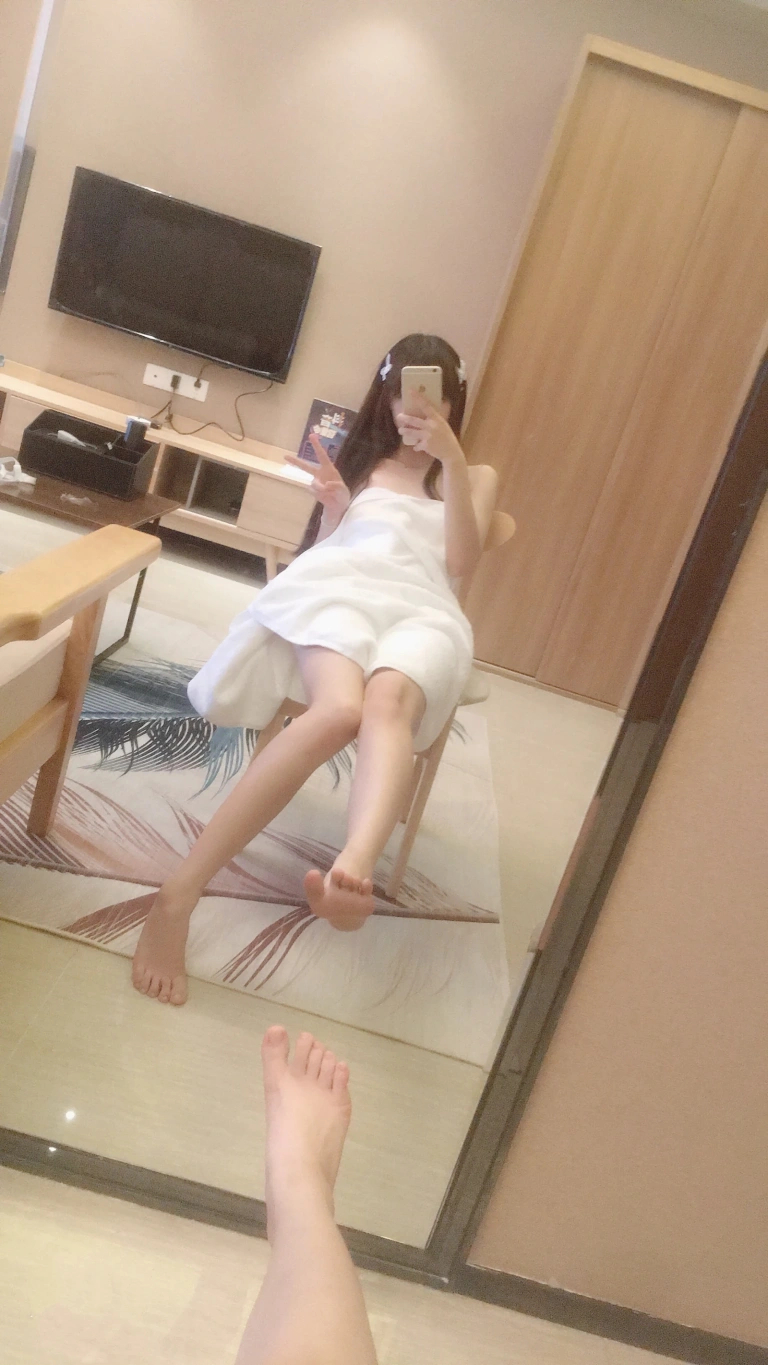 雪琪SAMA《干物妹自拍图包（赠送浴巾自拍）》写真图集 37P+5V｜在线预览与图包下载